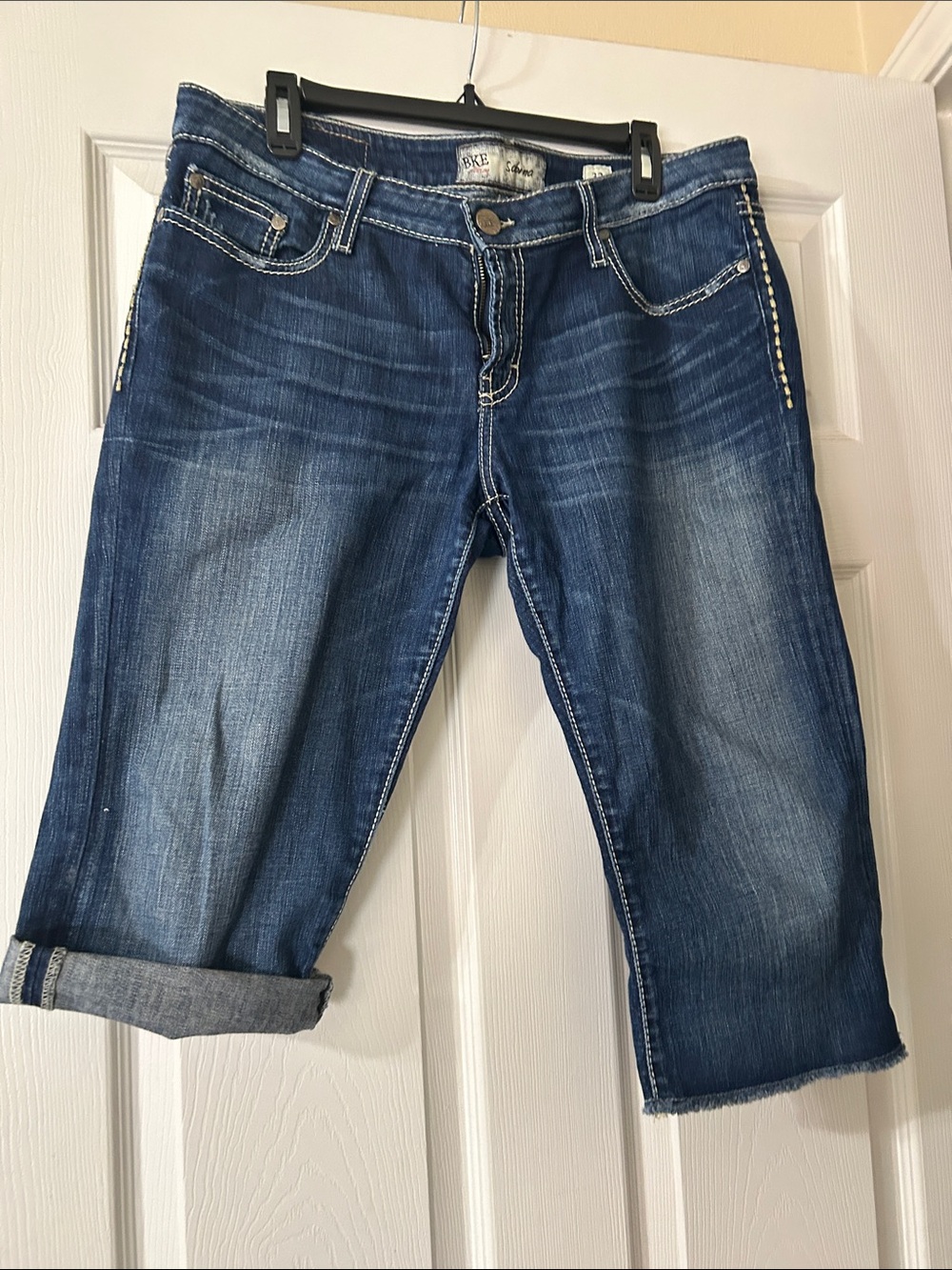 BKE DENIM Women's Mid-Dark Blue Cropped Jeans size 32